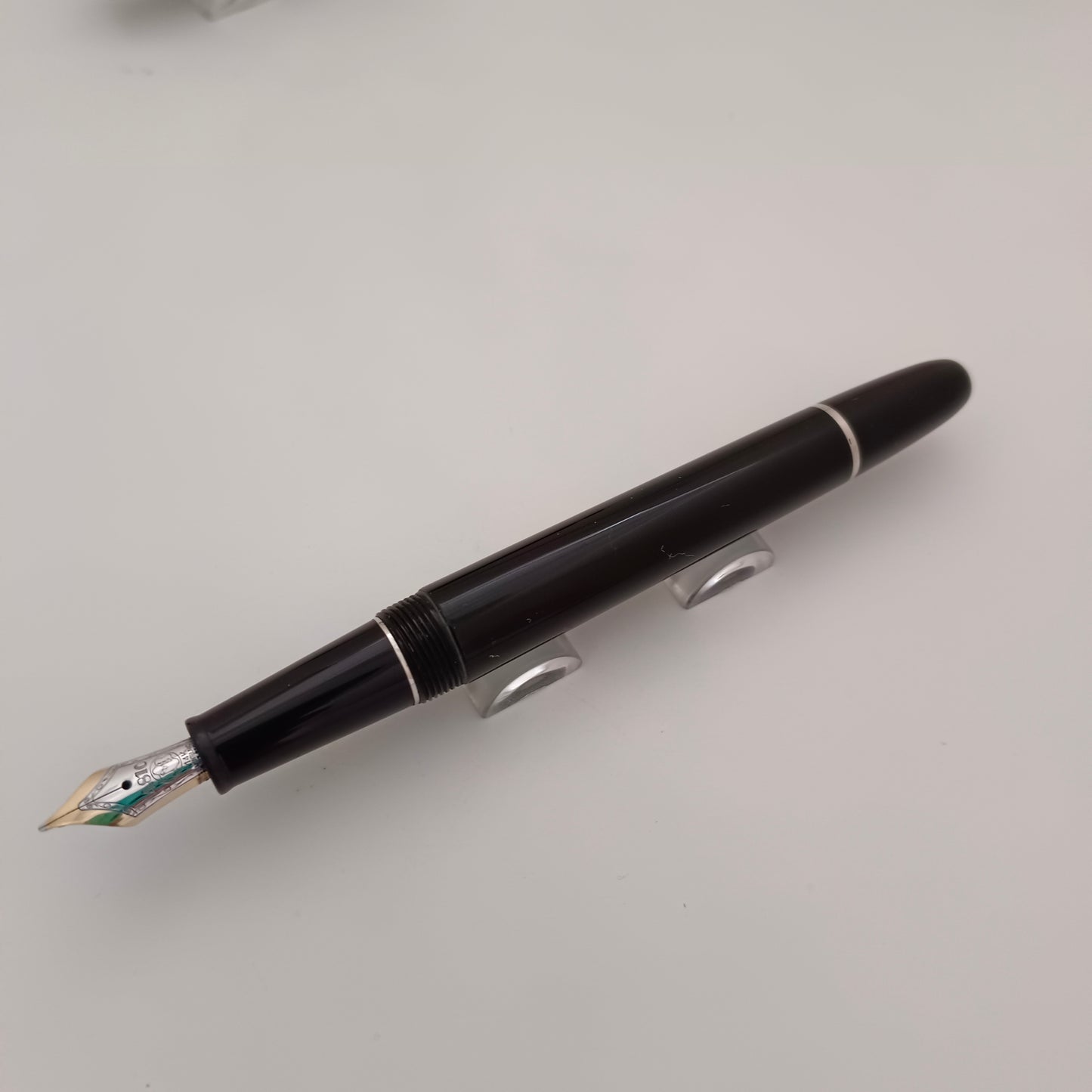 Montblanc Meisterstuck Classique 145 Fountain Pen - Platinum Trim