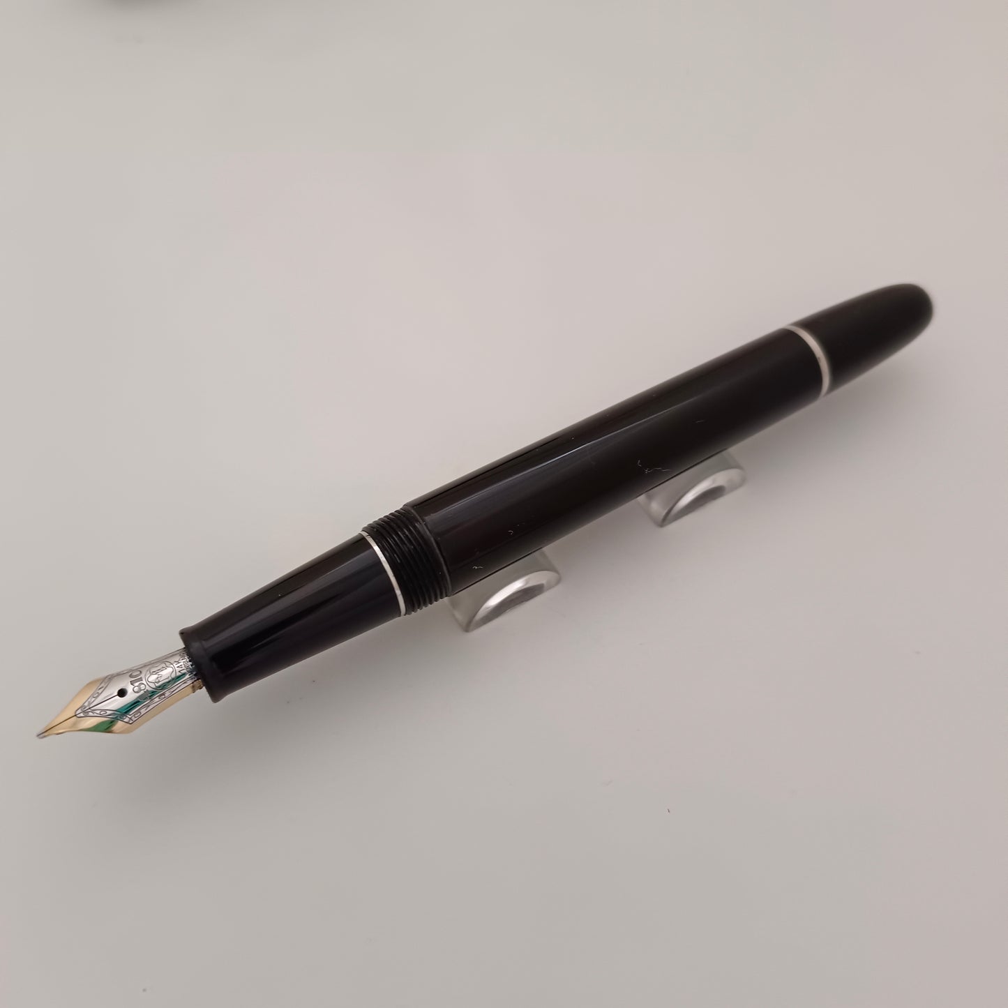 Montblanc Meisterstuck Classique 145 Fountain Pen - Platinum Trim