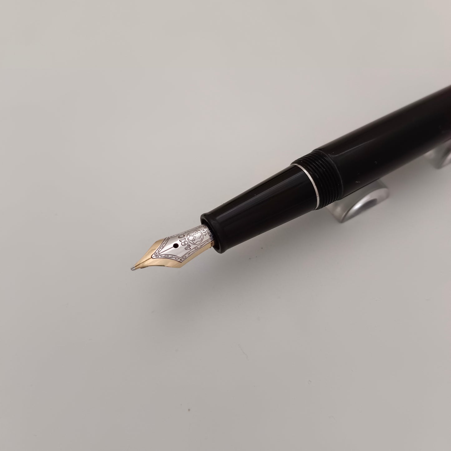 Montblanc Meisterstuck Classique 145 Fountain Pen - Platinum Trim