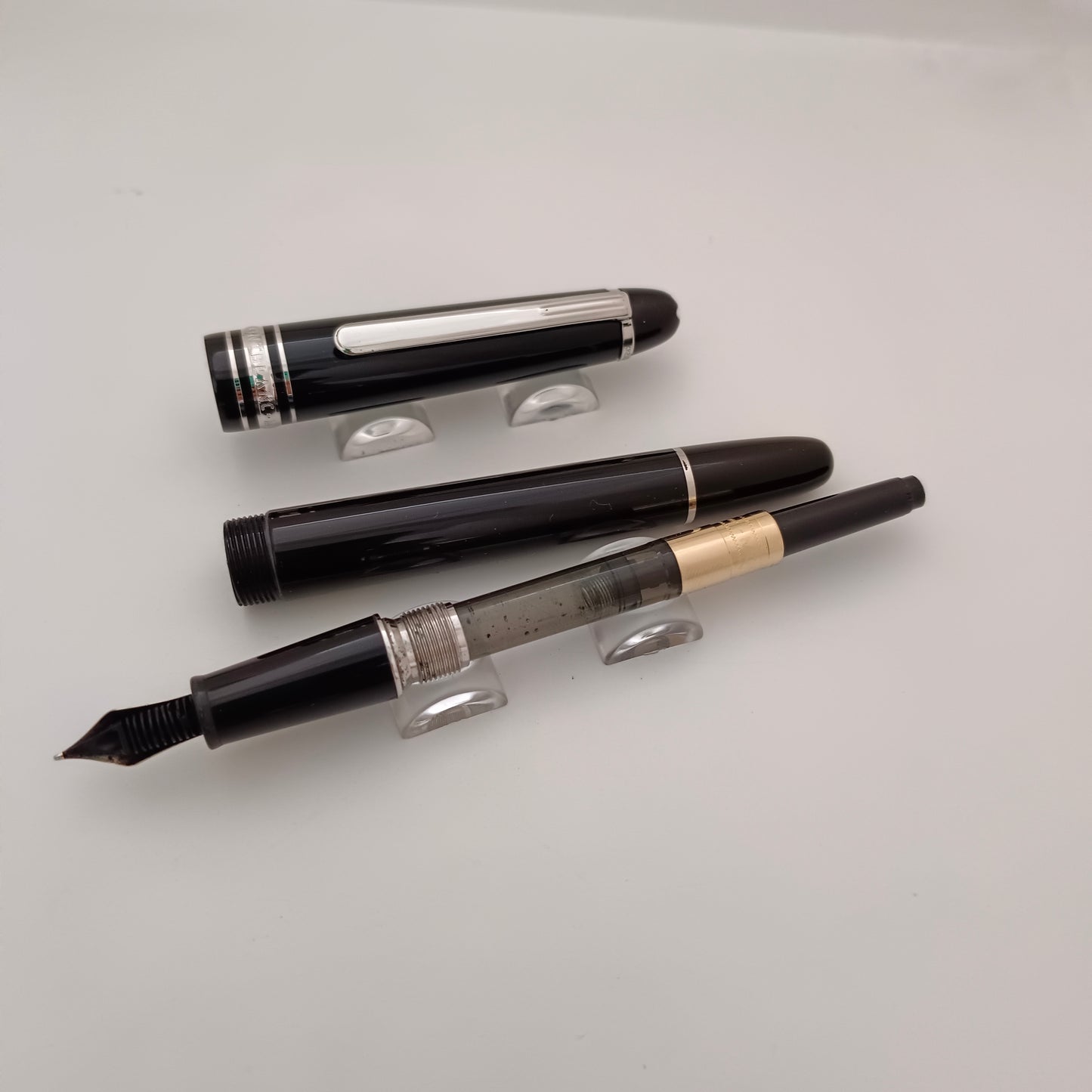 Montblanc Meisterstuck Classique 145 Fountain Pen - Platinum Trim