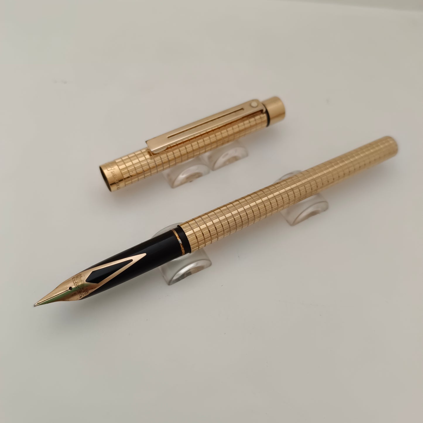 Vintage Sheaffer Targa 1007 Slim fountain Pen