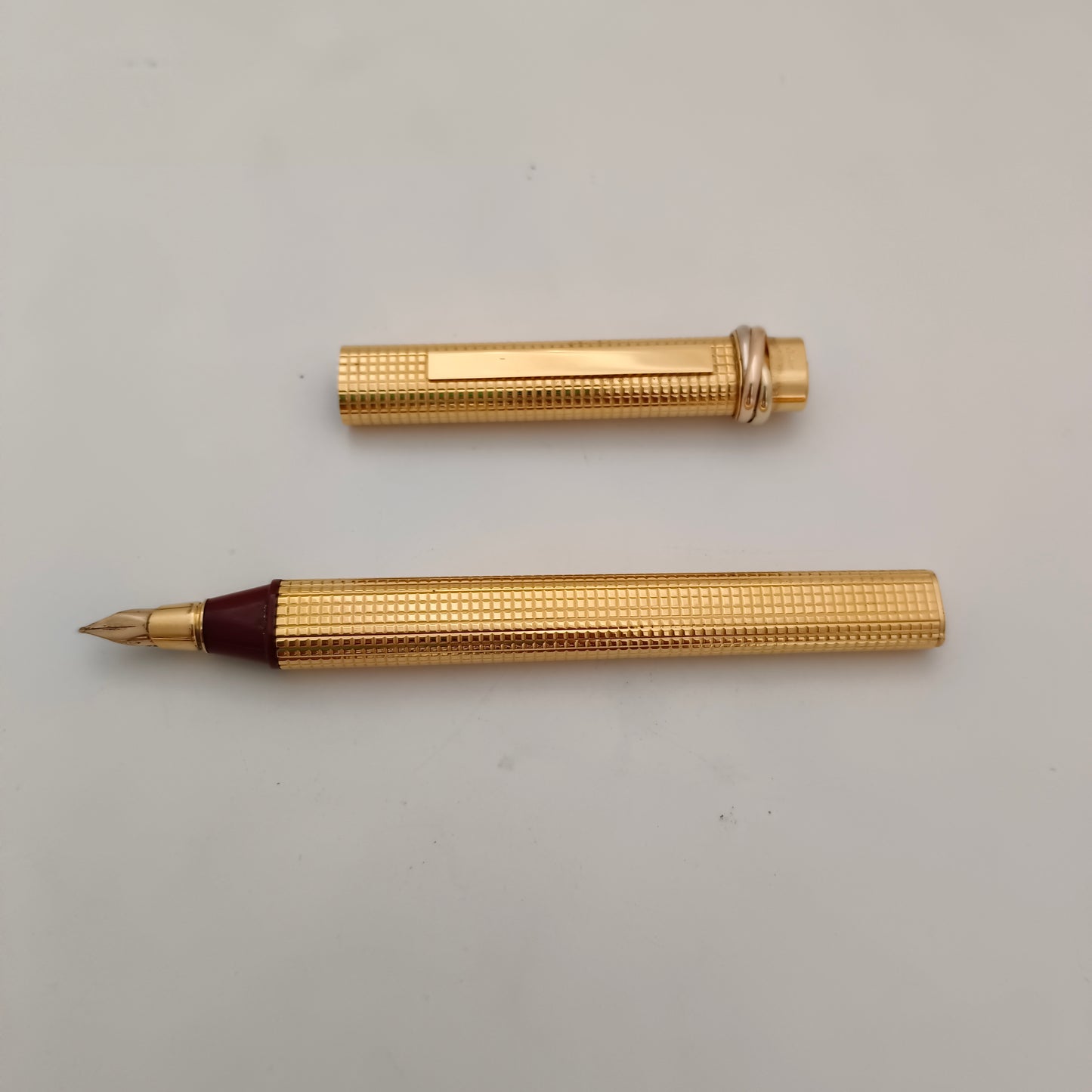 Cartier Vendome Crosshatch Cisele Trinity Ring Fountain Pen