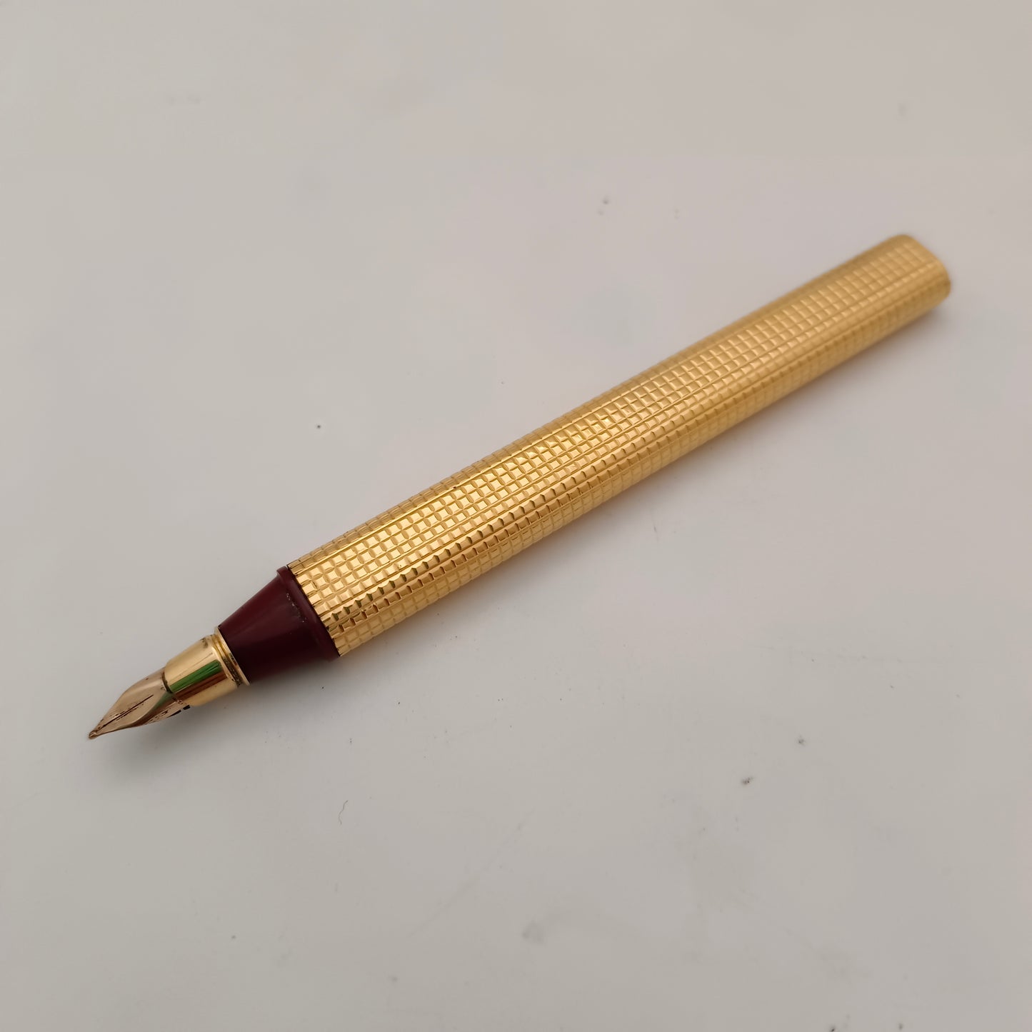 Cartier Vendome Crosshatch Cisele Trinity Ring Fountain Pen