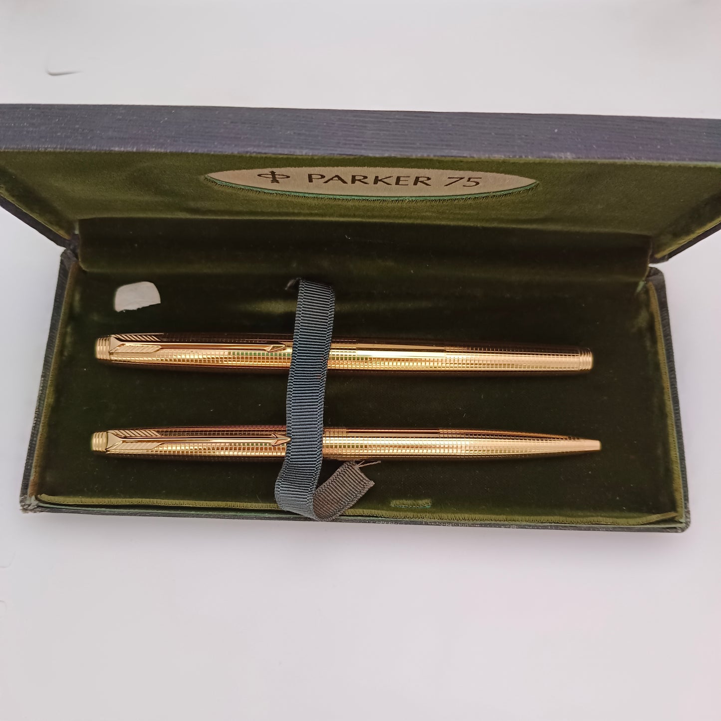 Parker 75 insignia gold plated fountain and ballpen set