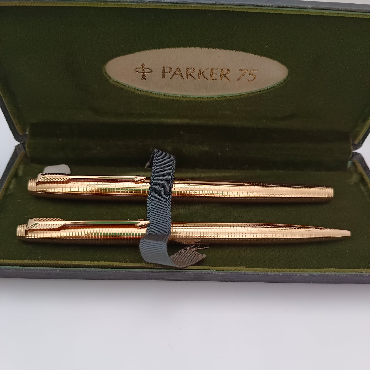 Parker 75 insignia gold plated fountain and ballpen set