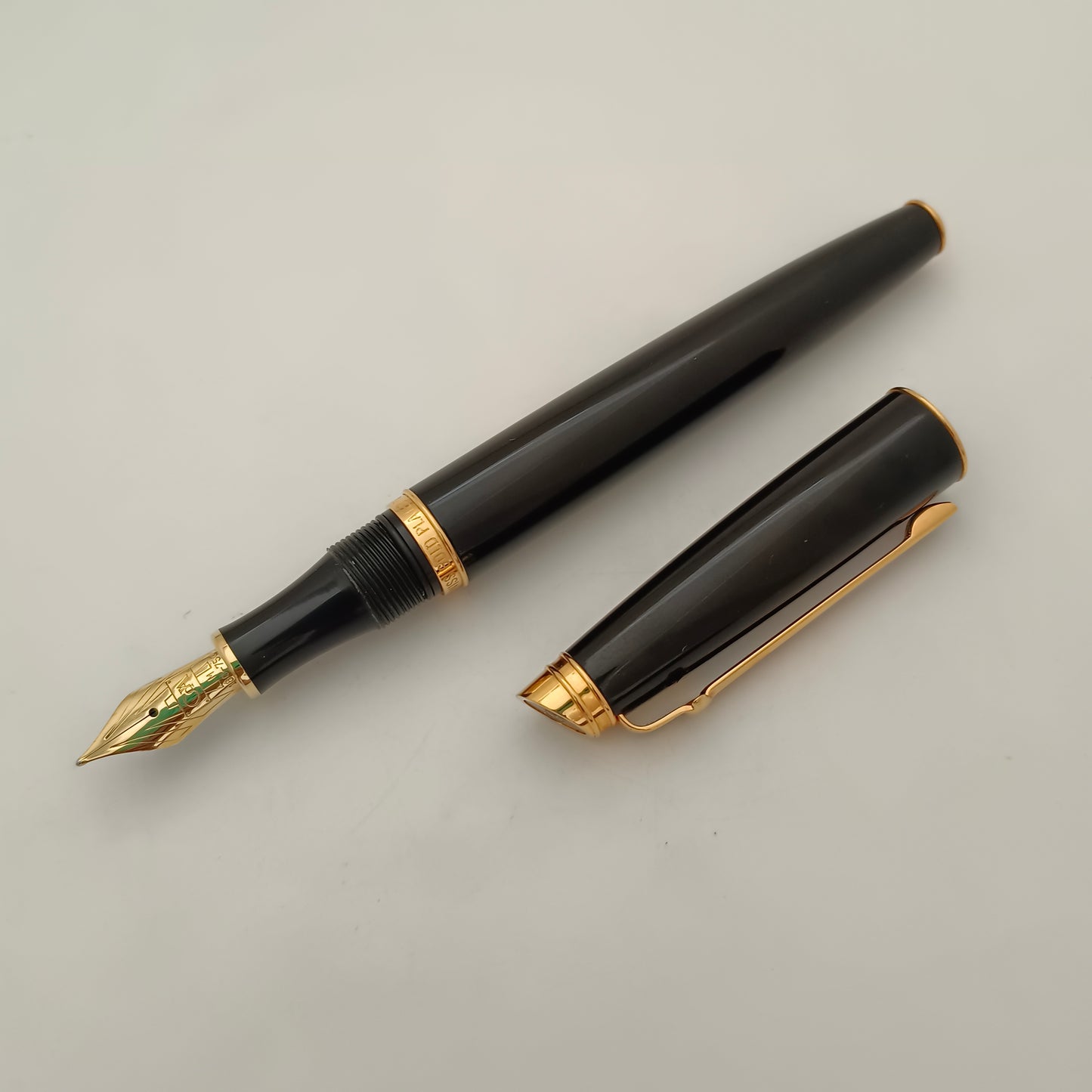 Caran d'Ache Geneve Black Fountain Pen - Gold Trim