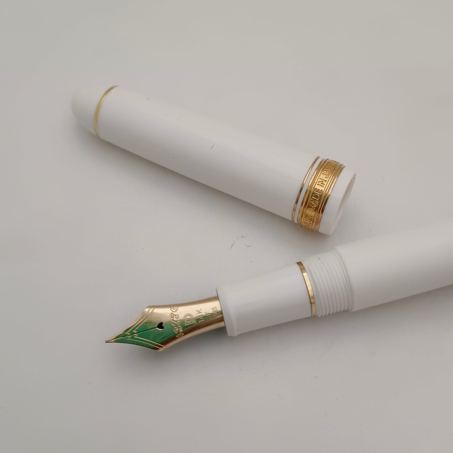 Platinum Century #3776 White Fountain Pen