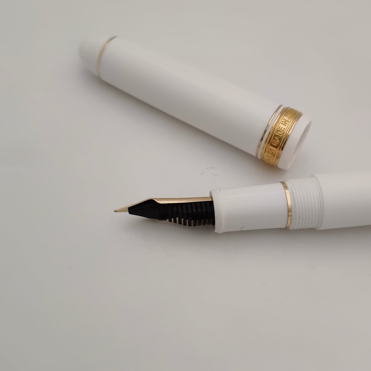 Platinum Century #3776 White Fountain Pen