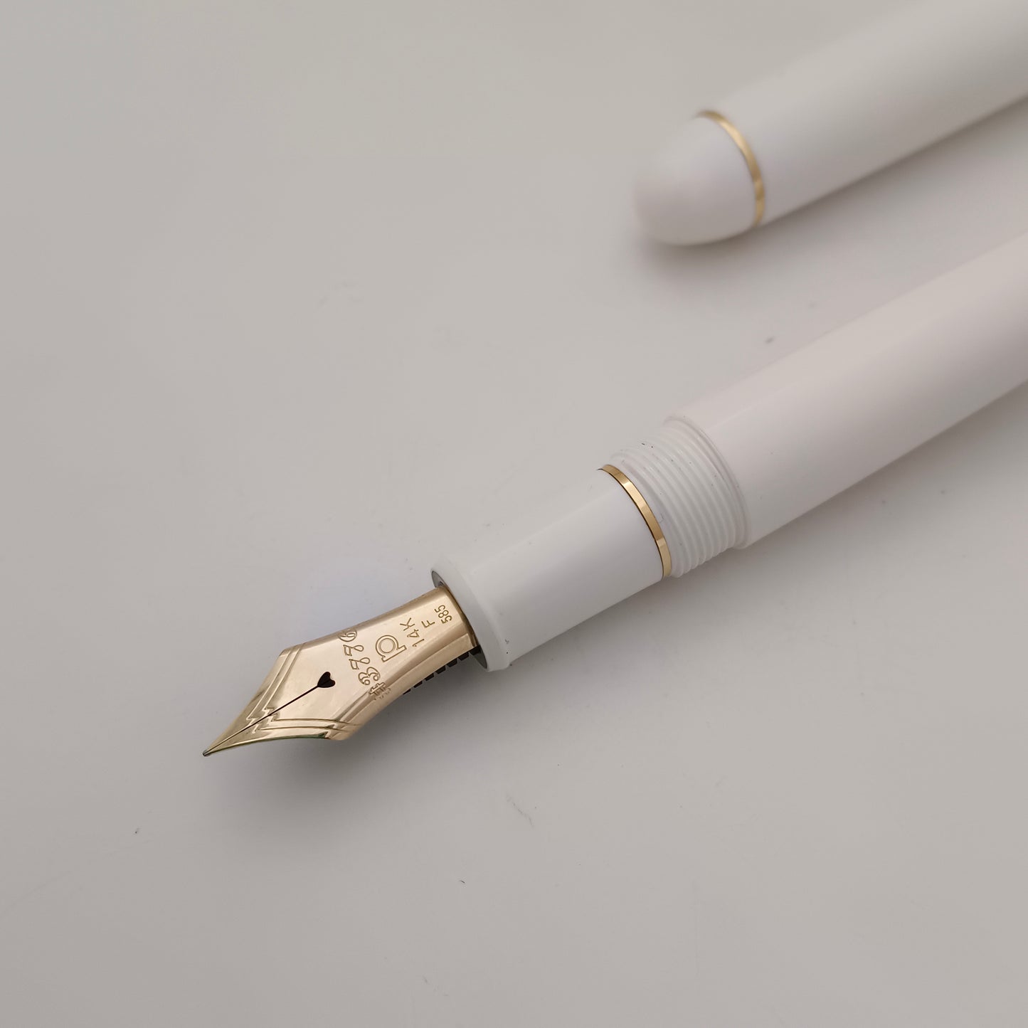 Platinum Century #3776 White Fountain Pen