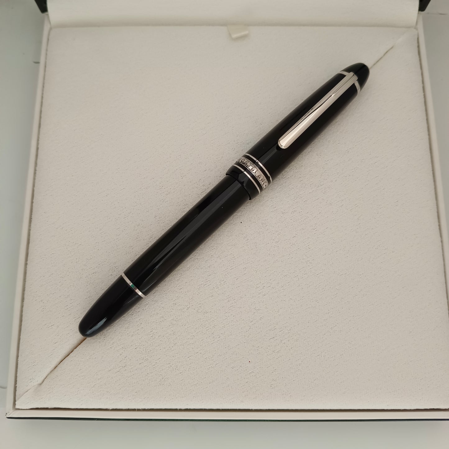 Montblanc Meisterstuck 146 LeGrand Platinum Trim Fountain Pen