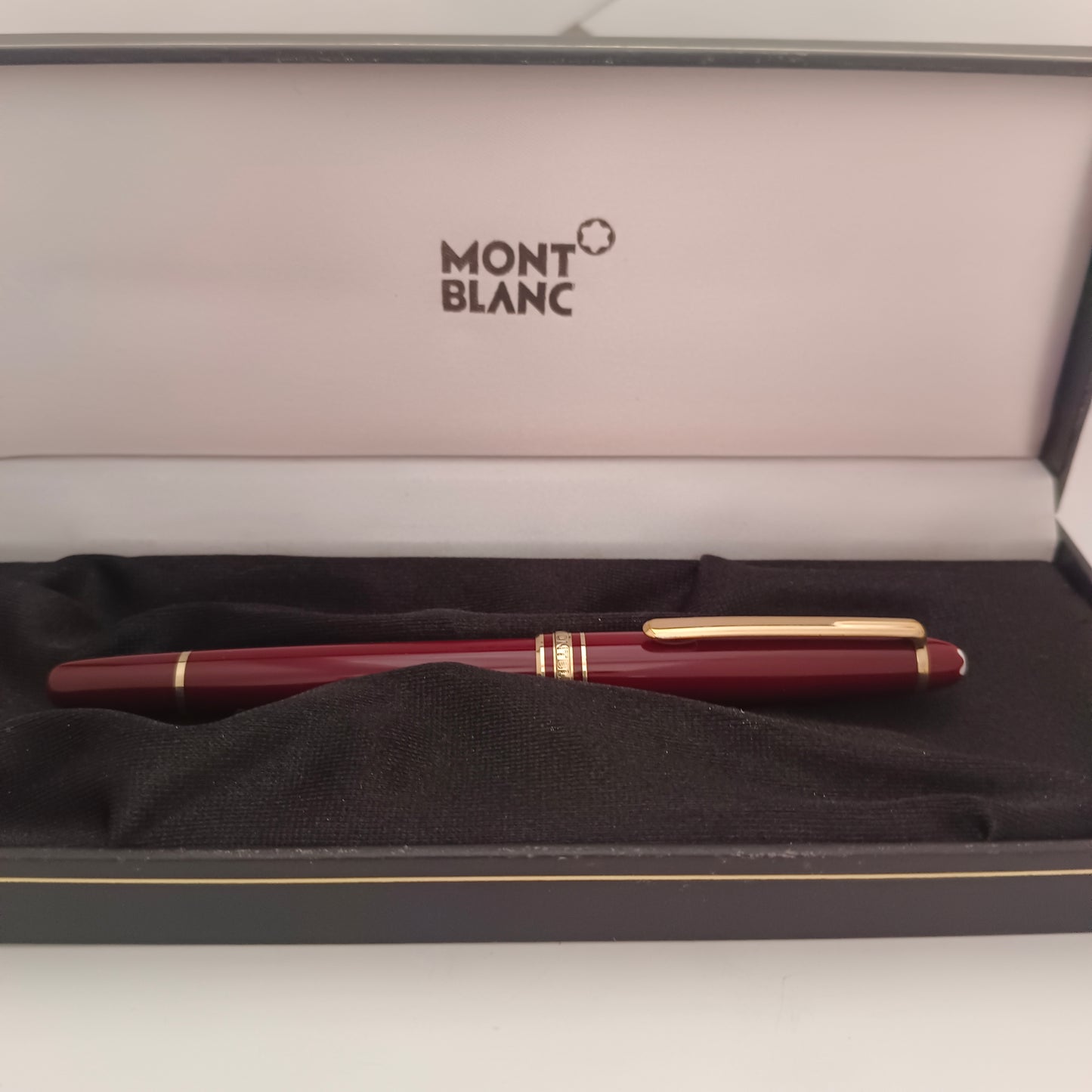 Montblanc Meisterstuck Classique Burgundy Fountain Pen