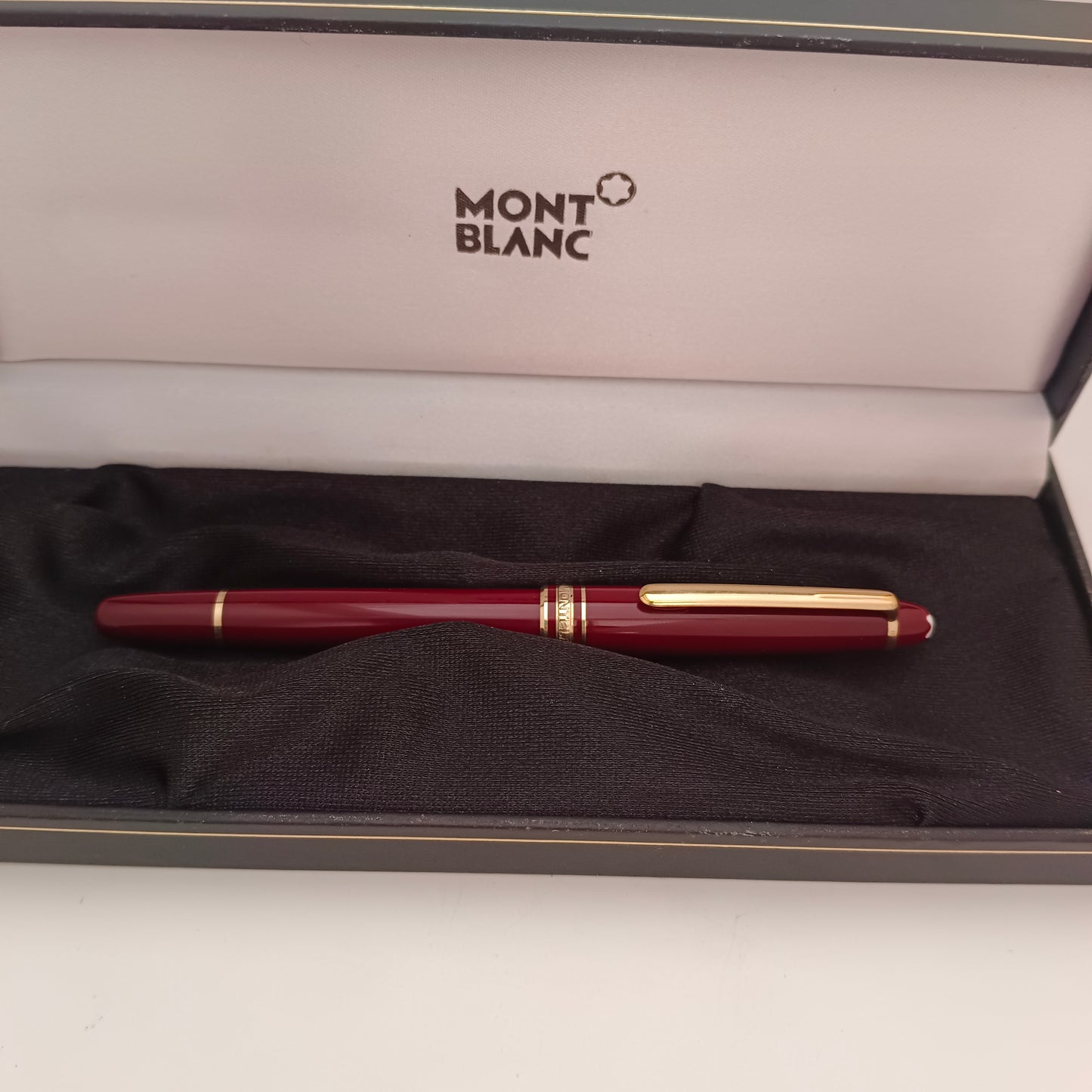 Montblanc Meisterstuck Classique Burgundy Fountain Pen