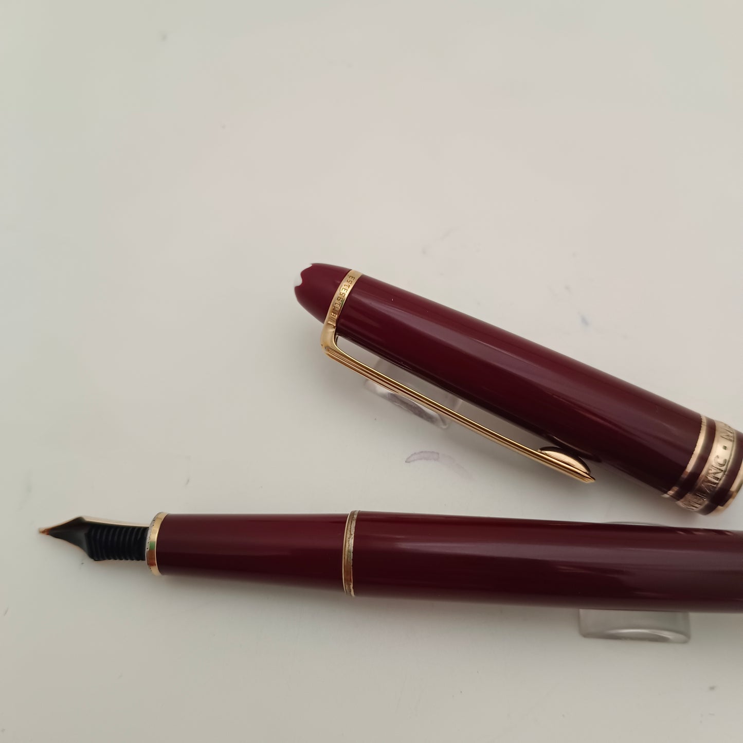 Montblanc Meisterstuck Classique Burgundy Fountain Pen