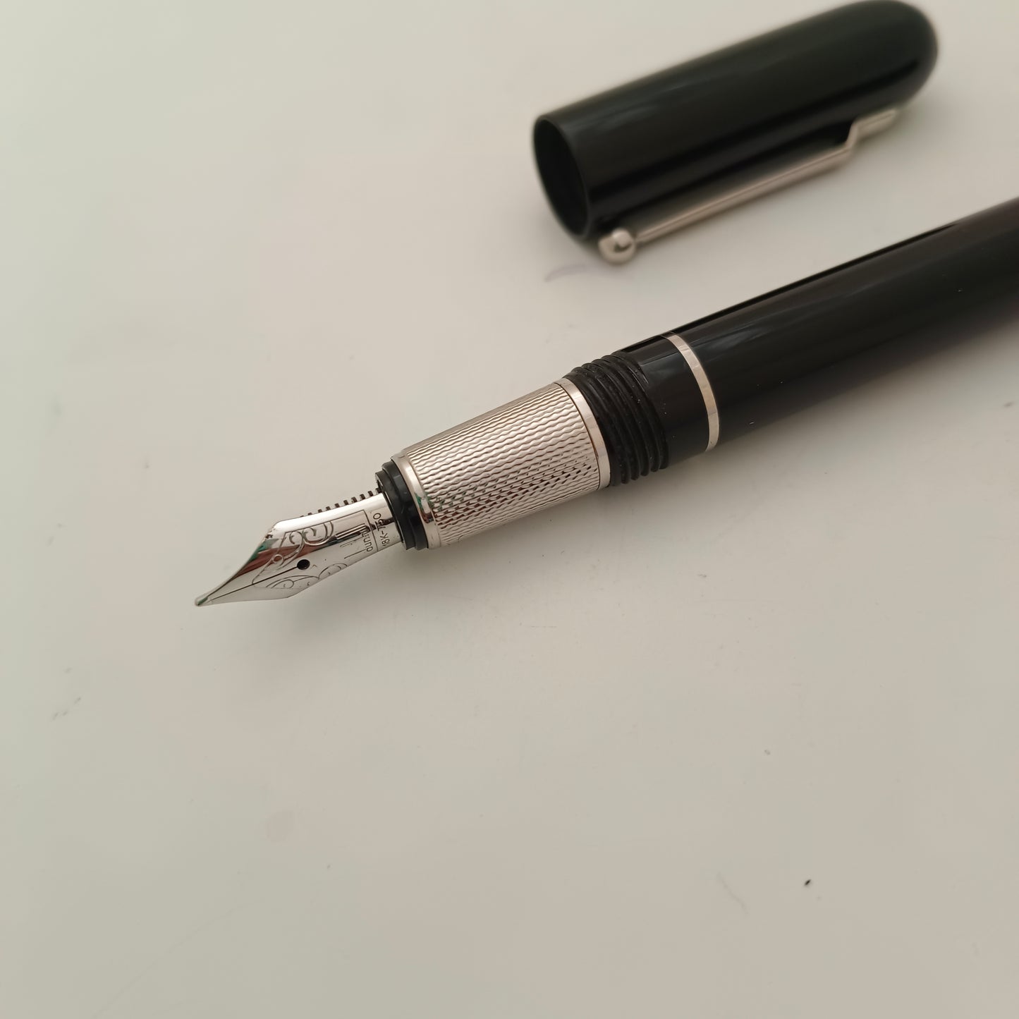 Dunhill Sidecar Black Fountain Pen With Chrome Trim