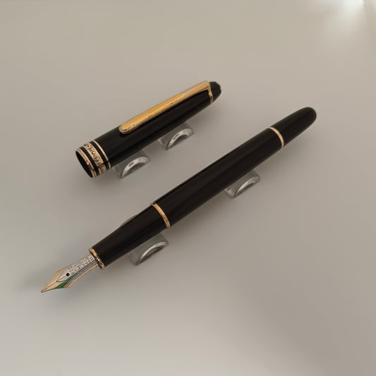 Montblanc Meisterstuck Classique Fountain Pen - Black with gold trim