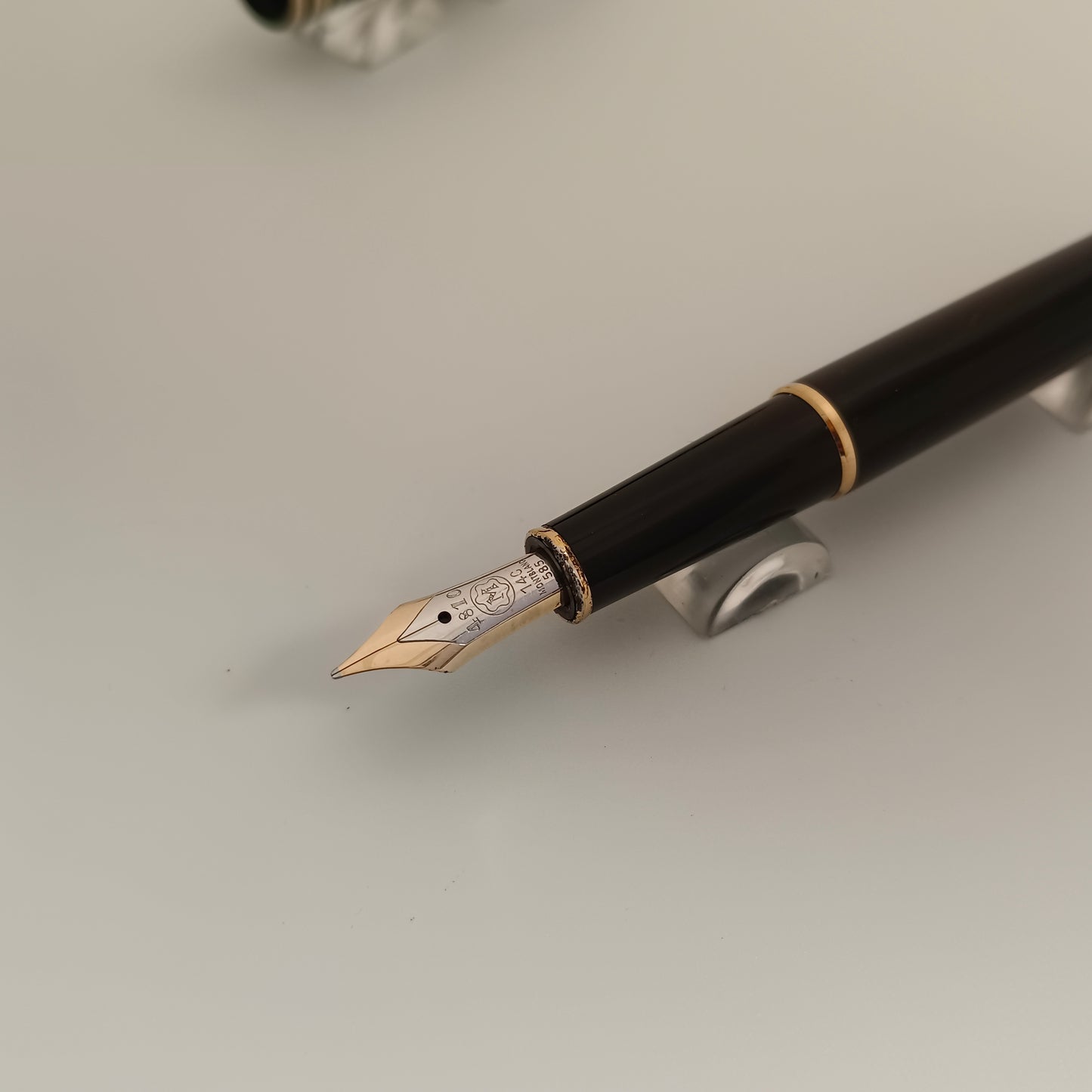 Montblanc Meisterstuck Classique Fountain Pen - Black with gold trim