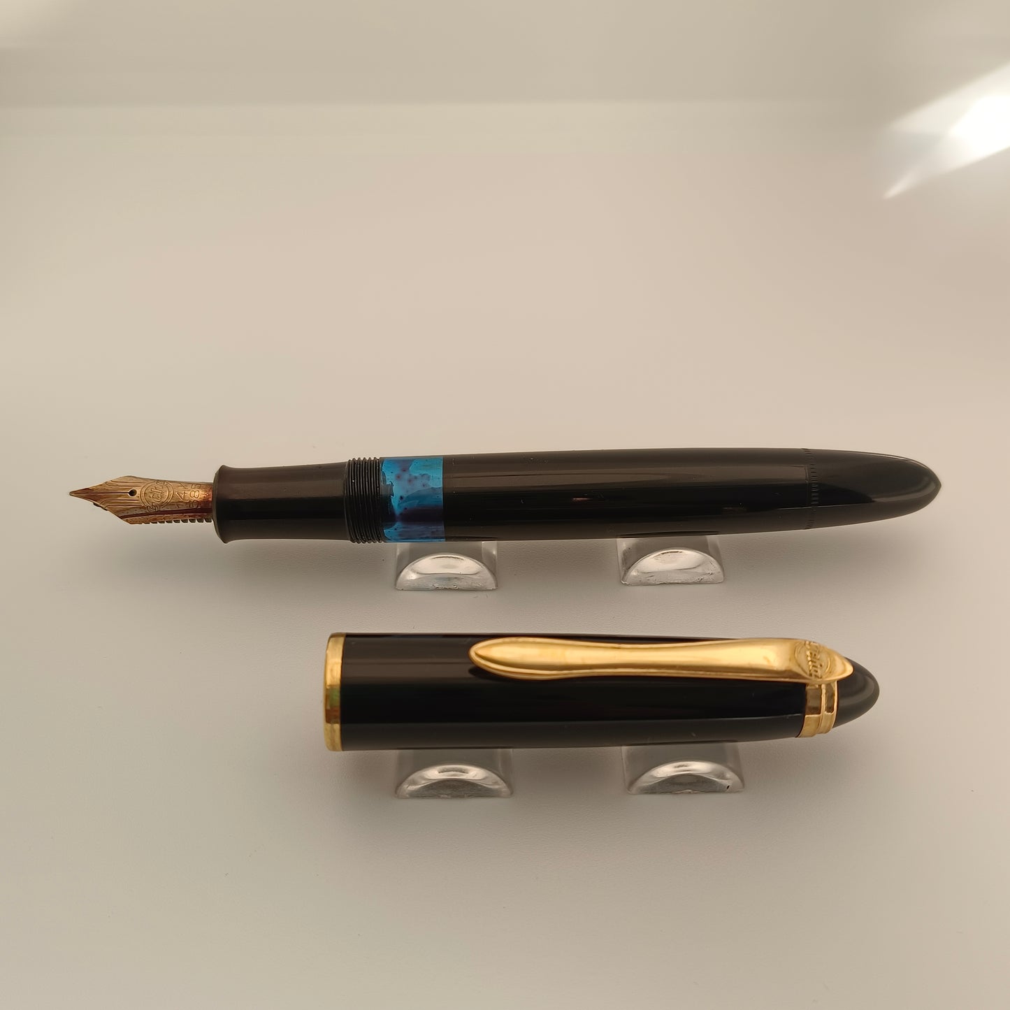 GEHA SCHULFULLER BLACK PISTON GOLD TRIM FOUNTAIN PEN