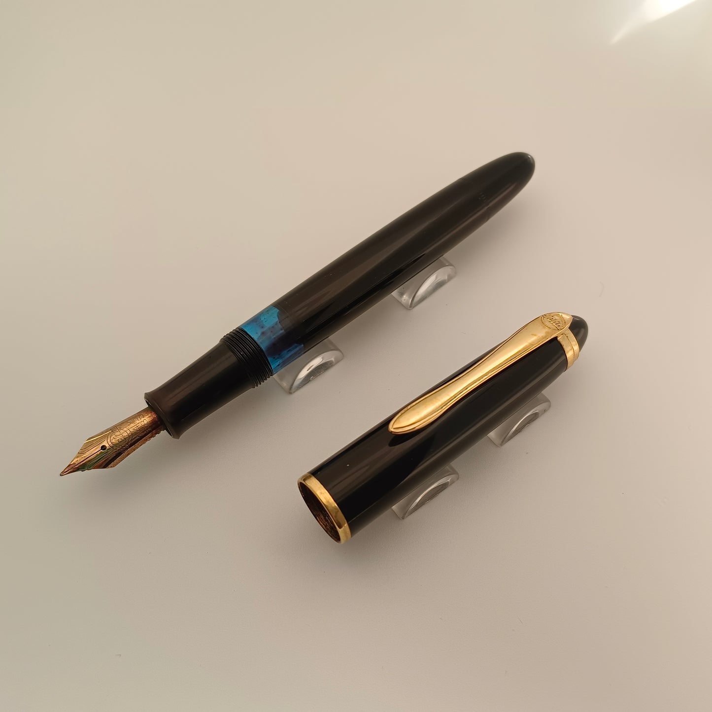 GEHA SCHULFULLER BLACK PISTON GOLD TRIM FOUNTAIN PEN