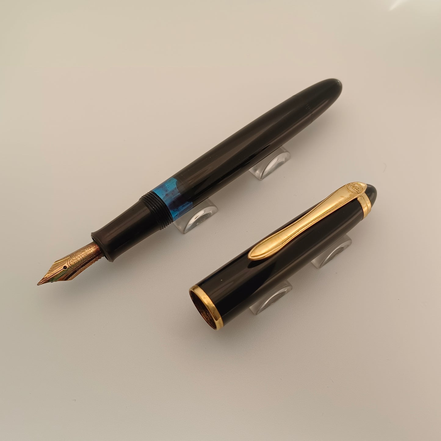 GEHA SCHULFULLER BLACK PISTON GOLD TRIM FOUNTAIN PEN