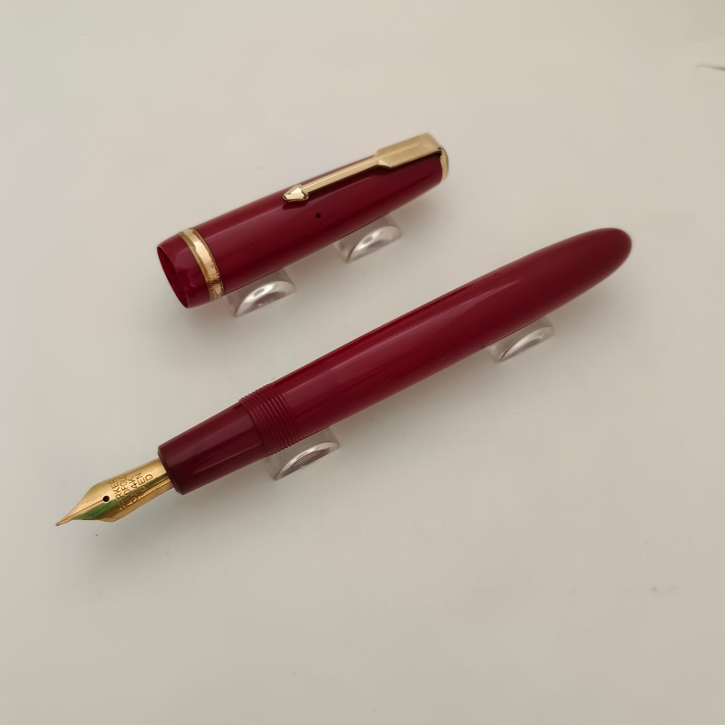 Vintage Parker Duofold Burgundy Fountain Pen 14kt Gold Nib