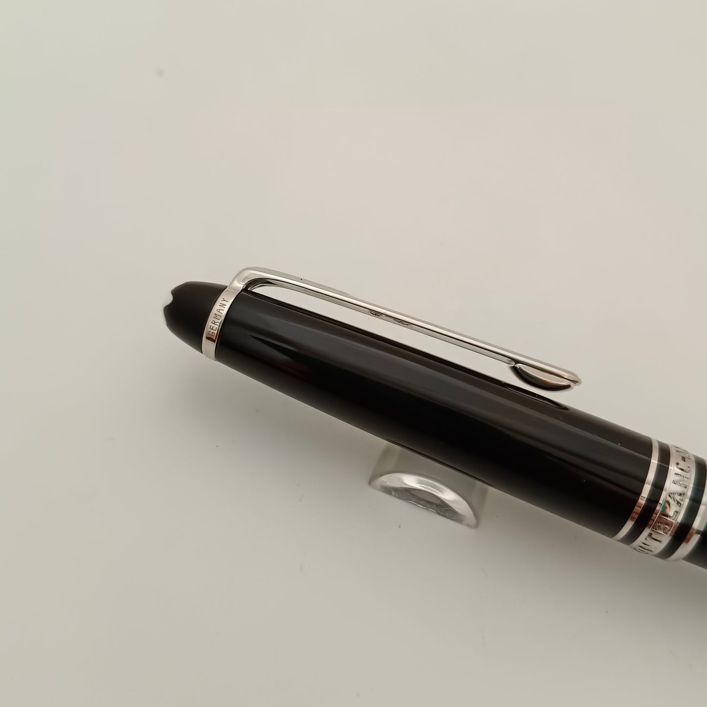 Montblanc Meisterstuck Classique Rollerball Pen- Platinum trim