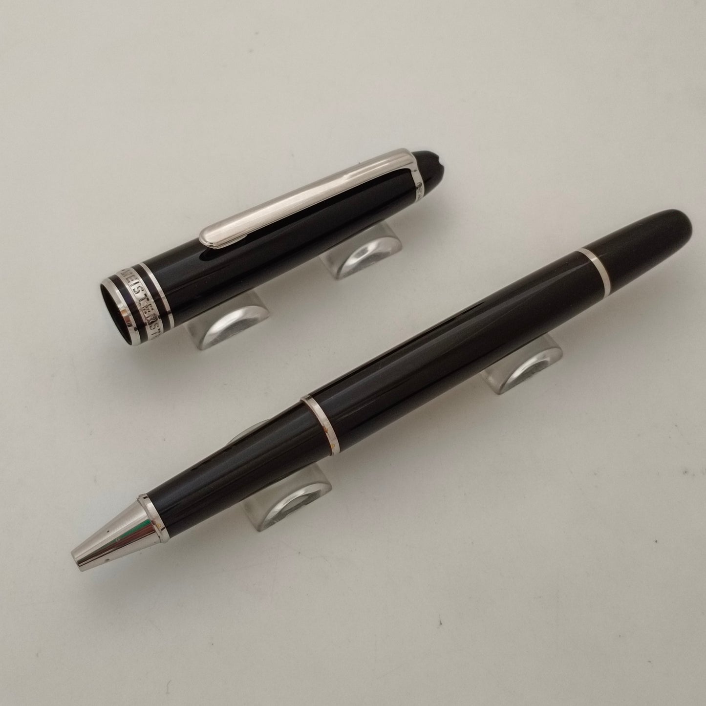 Montblanc Meisterstuck Classique Rollerball Pen- Platinum trim