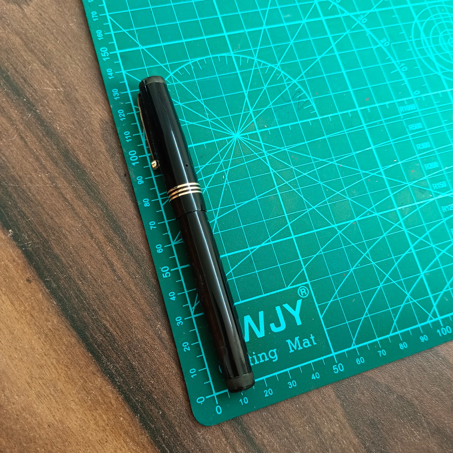 Vintage Swan Mabie Todd leverless 1060 Black Fountain Pen