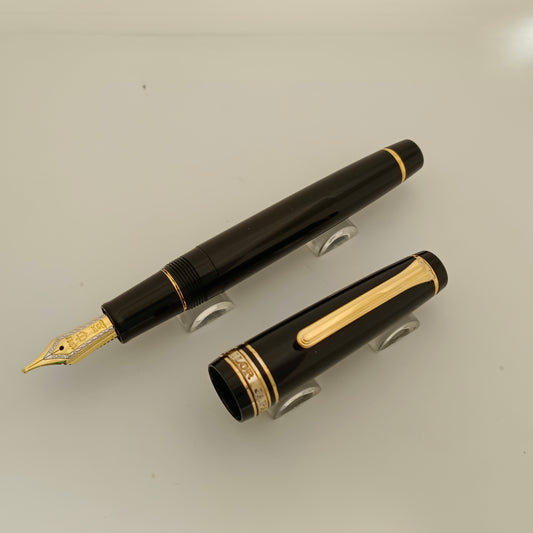 Sailor Professional Gear Fountain Pen (21K Medium) – Black with Gold Trims