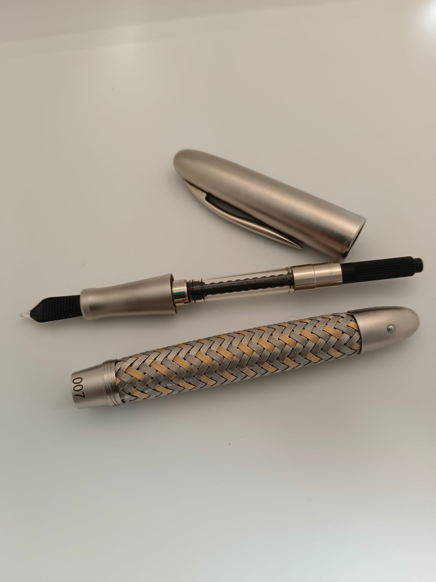 Porsche Design P3110 Steel / GoldTecflex Fountain Pen