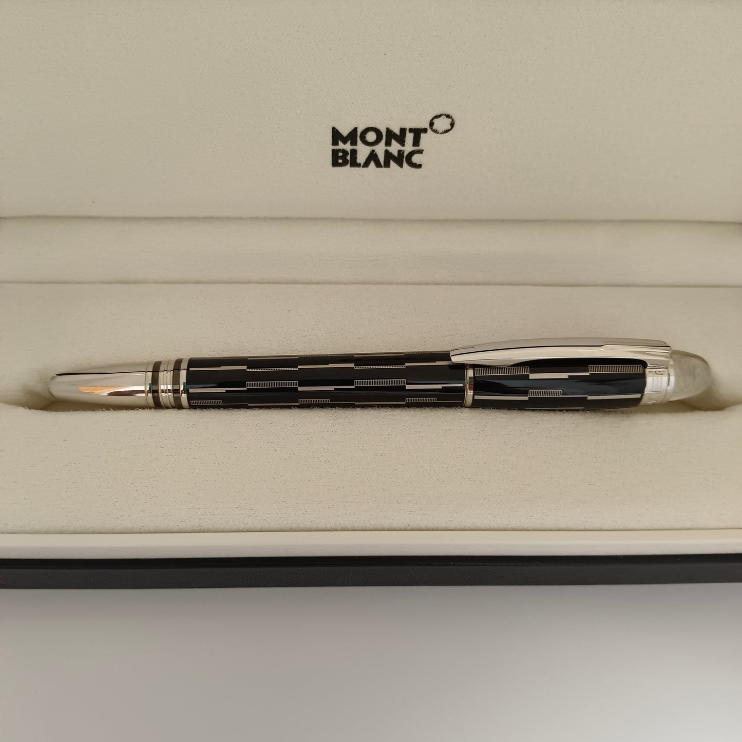 Montblanc starwalker mystery black fountain pen