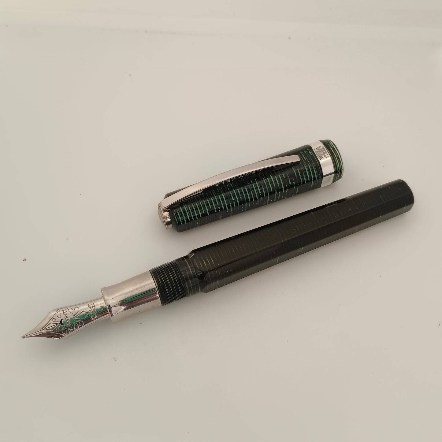 Visconti Wall Street Green Pearl Celluloid Fountain Pen