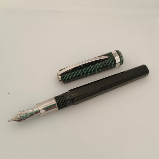 Visconti Wall Street Green Pearl Celluloid Fountain Pen