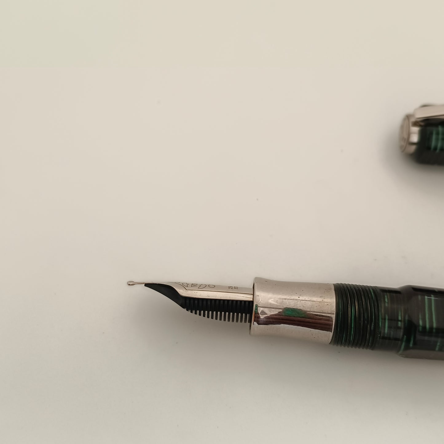 Visconti Wall Street Green Pearl Celluloid Fountain Pen
