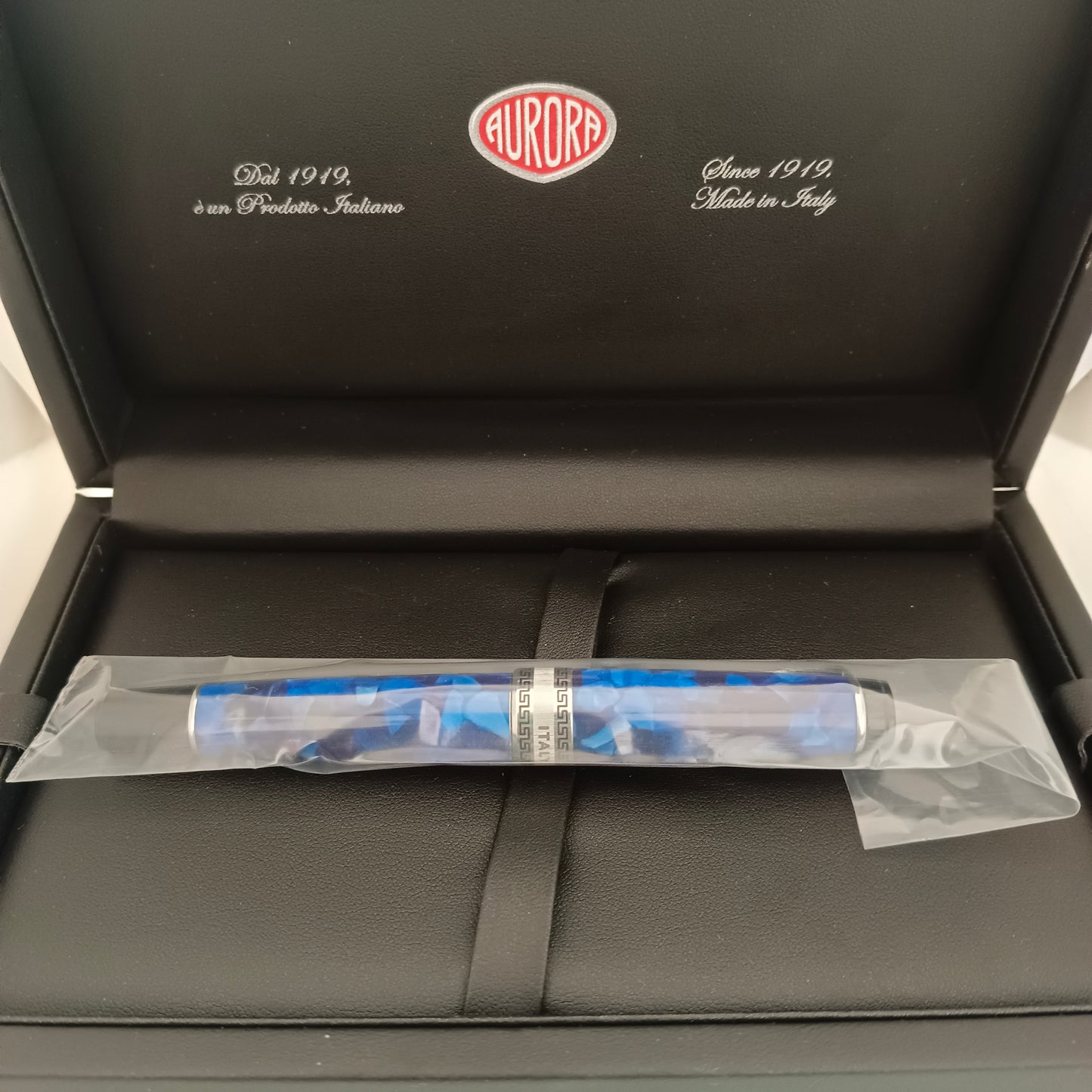 Aurora optima auroloid Blue with CT fountain pen