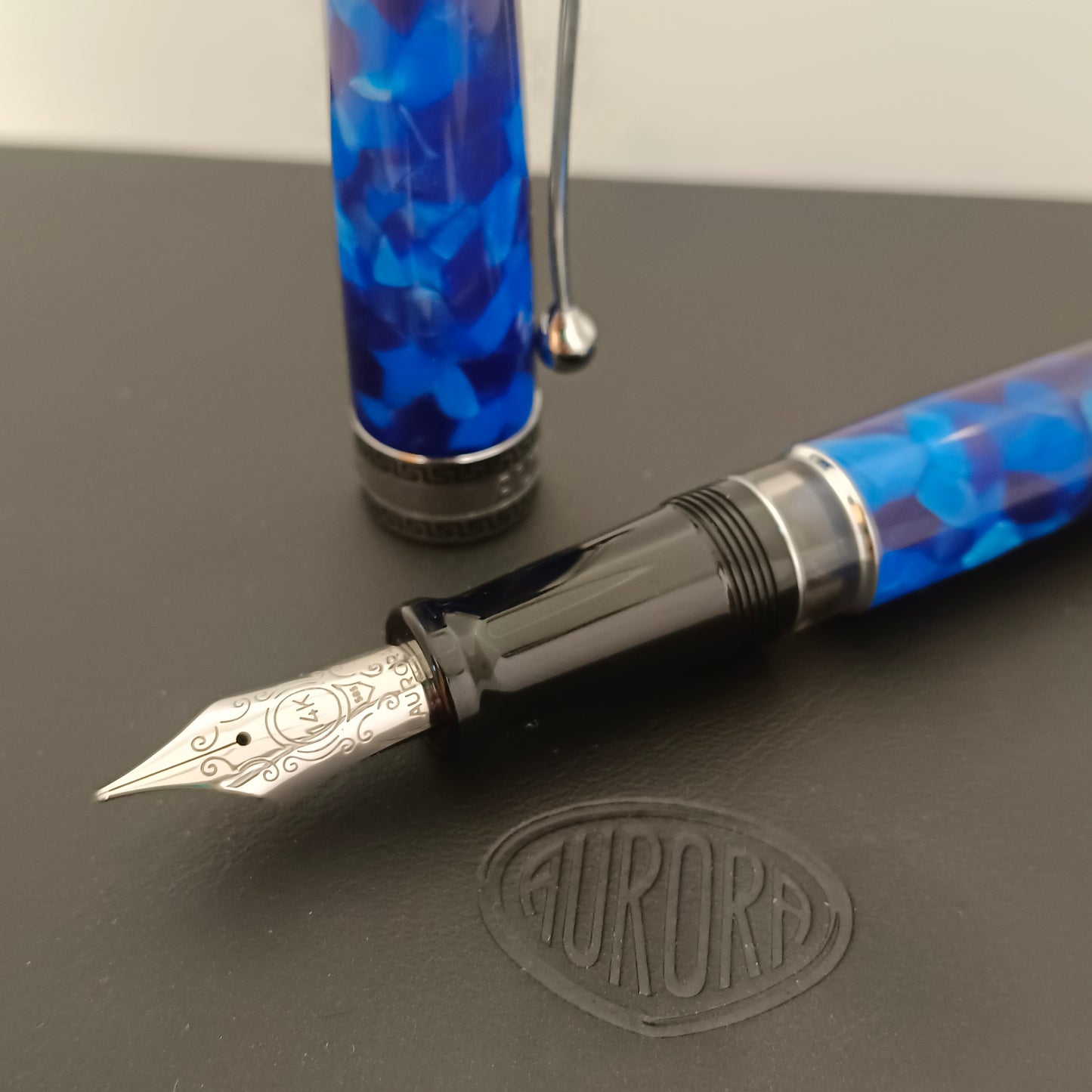 Aurora optima auroloid Blue with CT fountain pen
