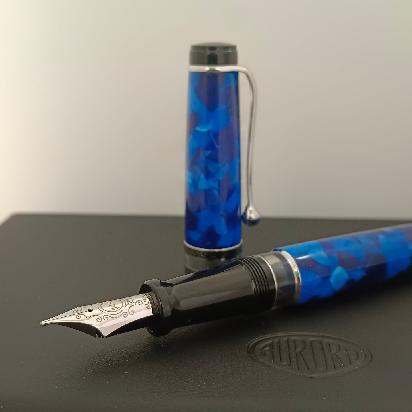 Aurora optima auroloid Blue with CT fountain pen