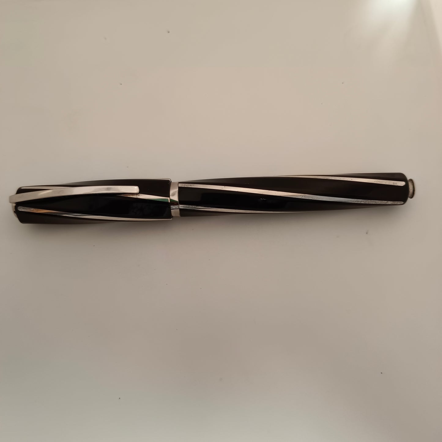 Visconti Divina Elegance Oversize Black Fountain Pen