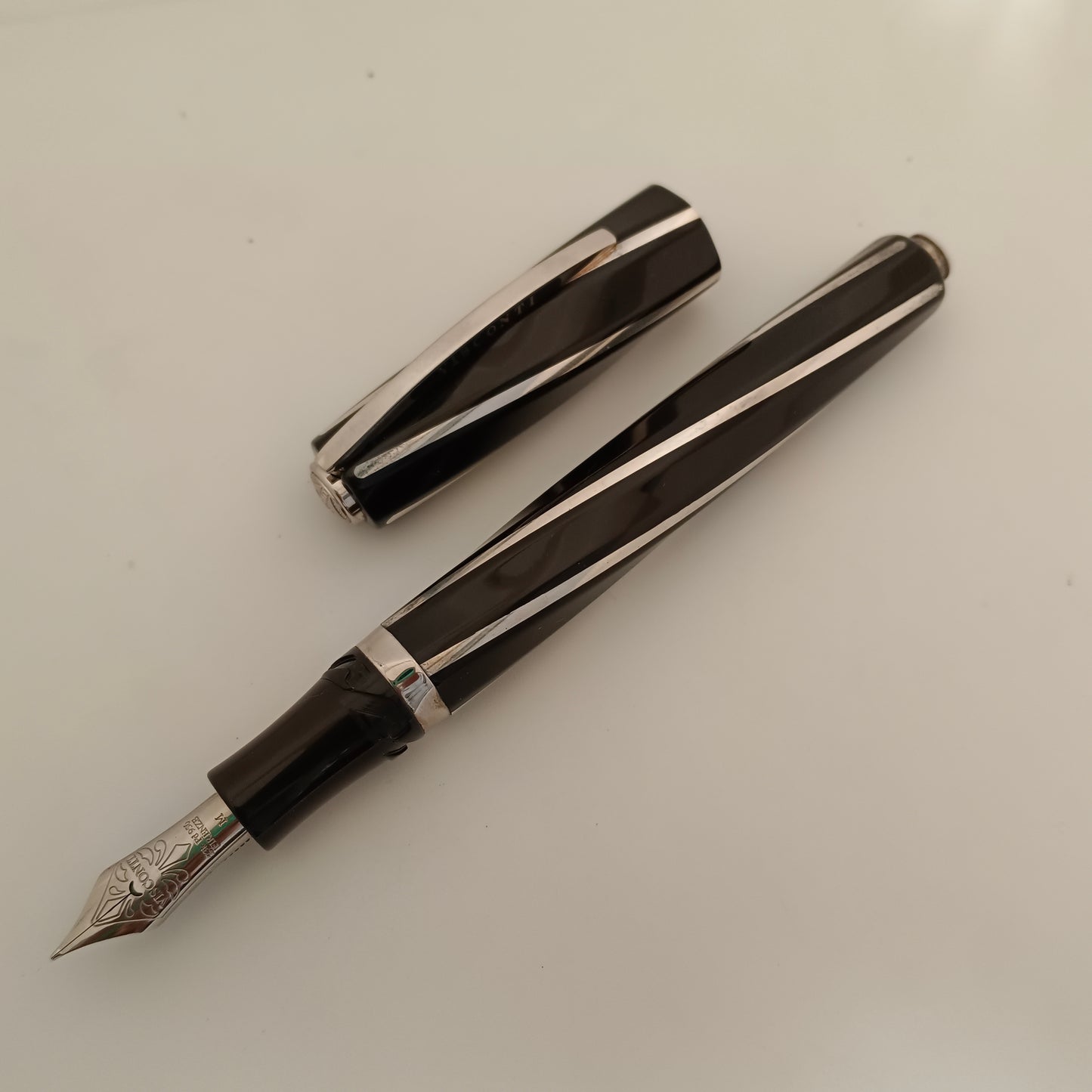 Visconti Divina Elegance Oversize Black Fountain Pen