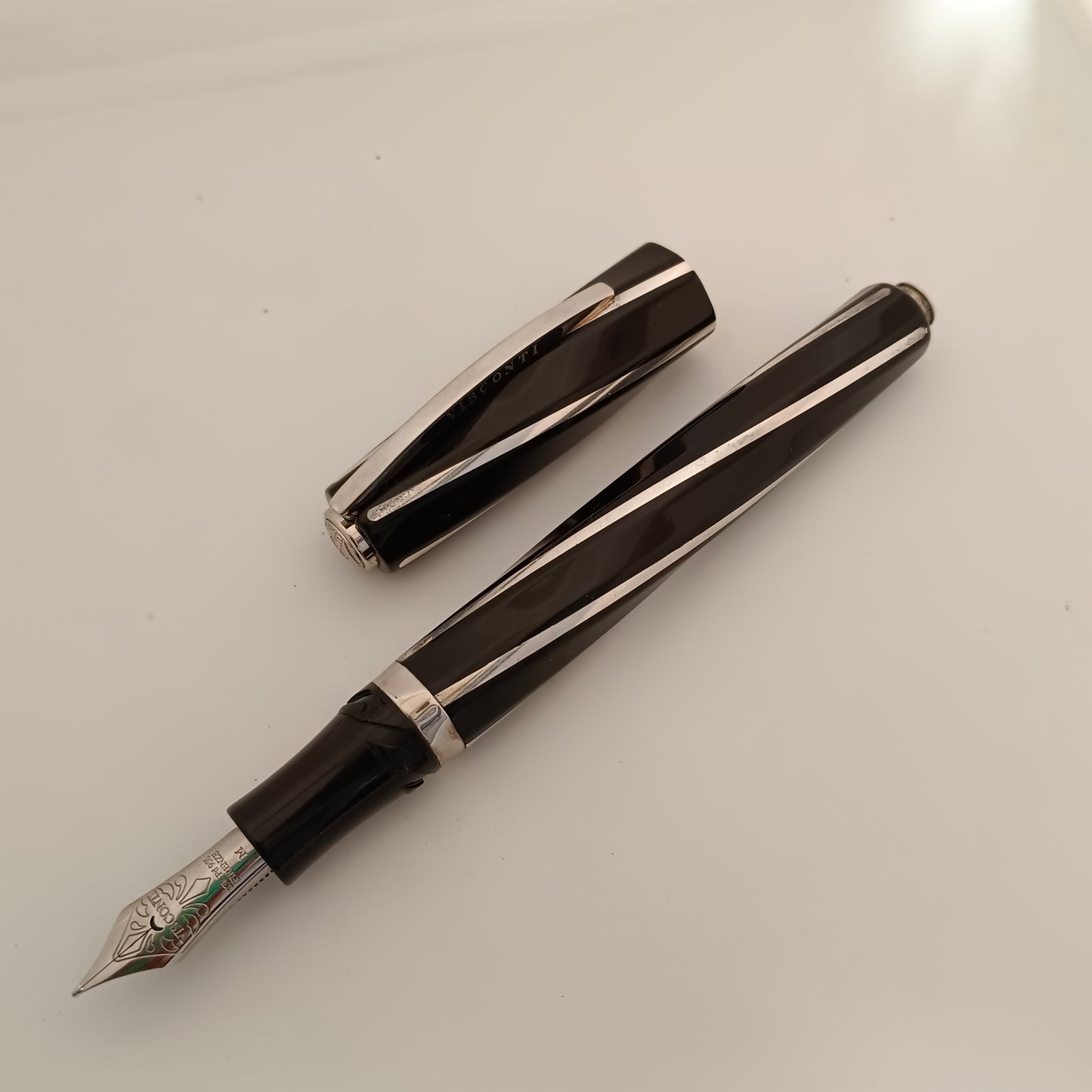 Visconti Divina Elegance Oversize Black Fountain Pen