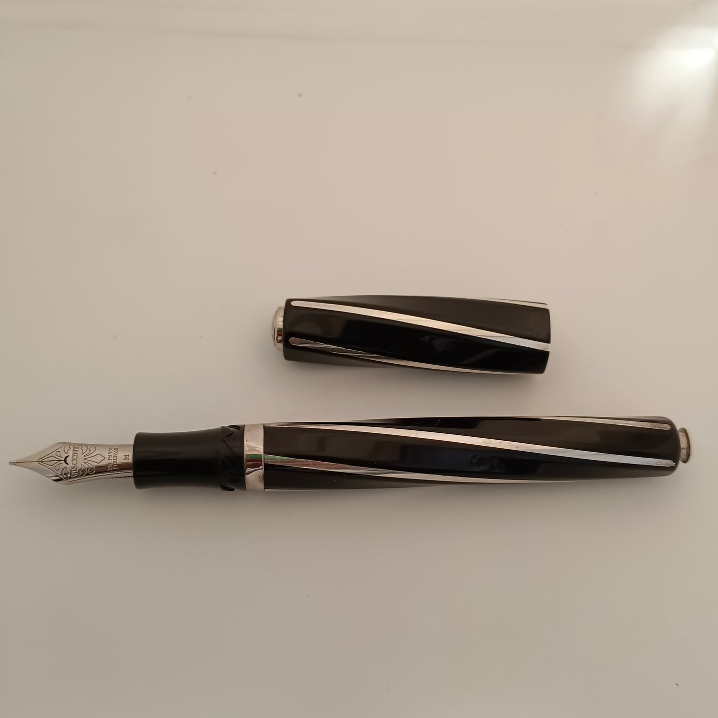 Visconti Divina Elegance Oversize Black Fountain Pen