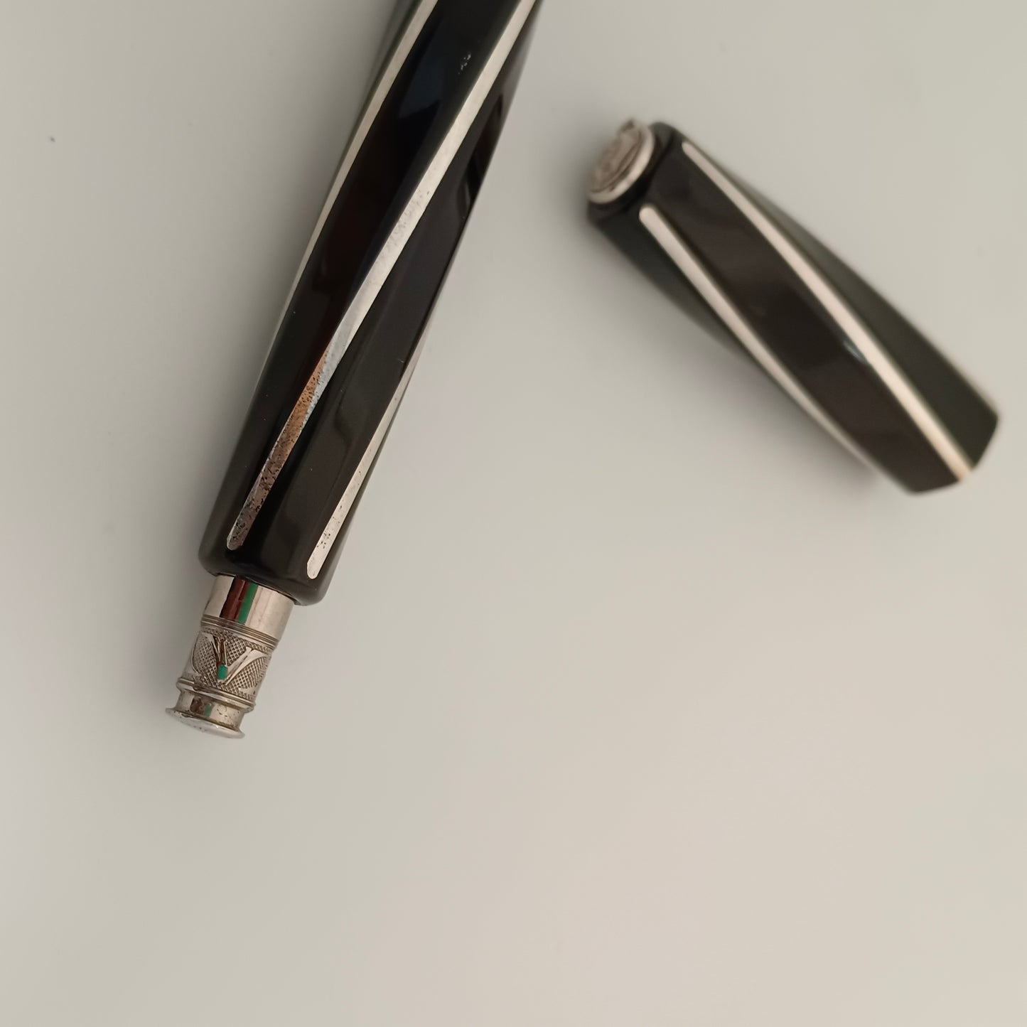 Visconti Divina Elegance Oversize Black Fountain Pen