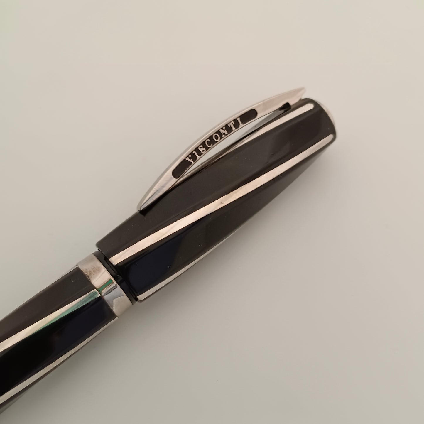 Visconti Divina Elegance Oversize Black Fountain Pen