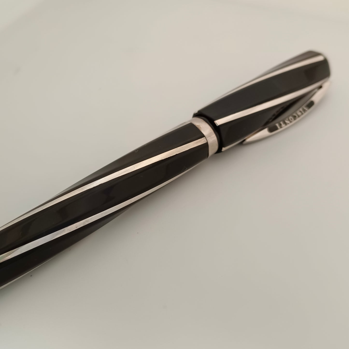 Visconti Divina Elegance Oversize Black Fountain Pen