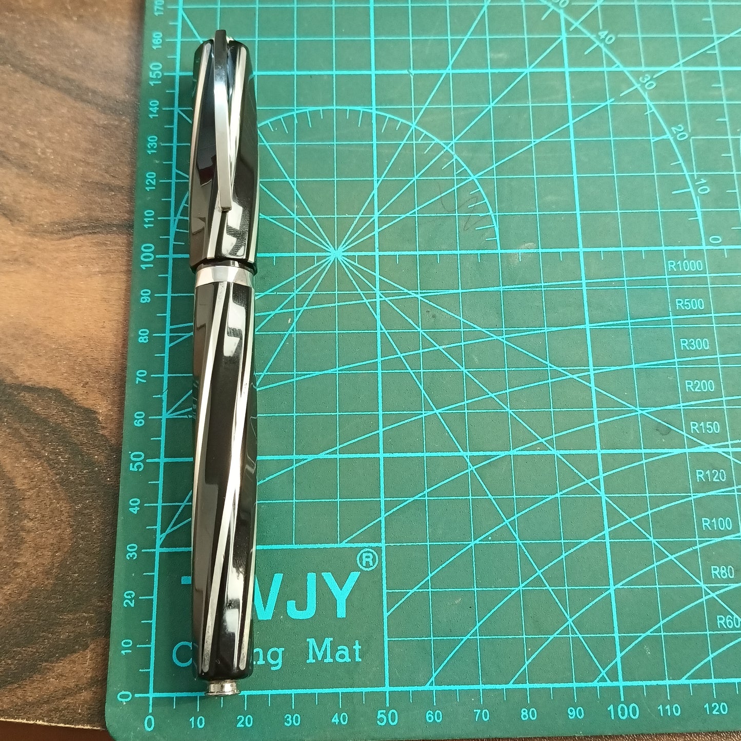 Visconti Divina Elegance Oversize Black Fountain Pen