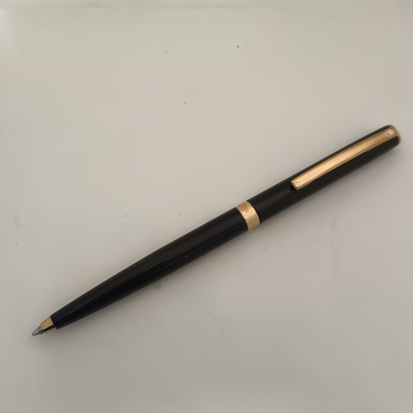 Sheaffer SAGARIS 9471 Gloss Black Ballpoint Pen With Gold Tone trim