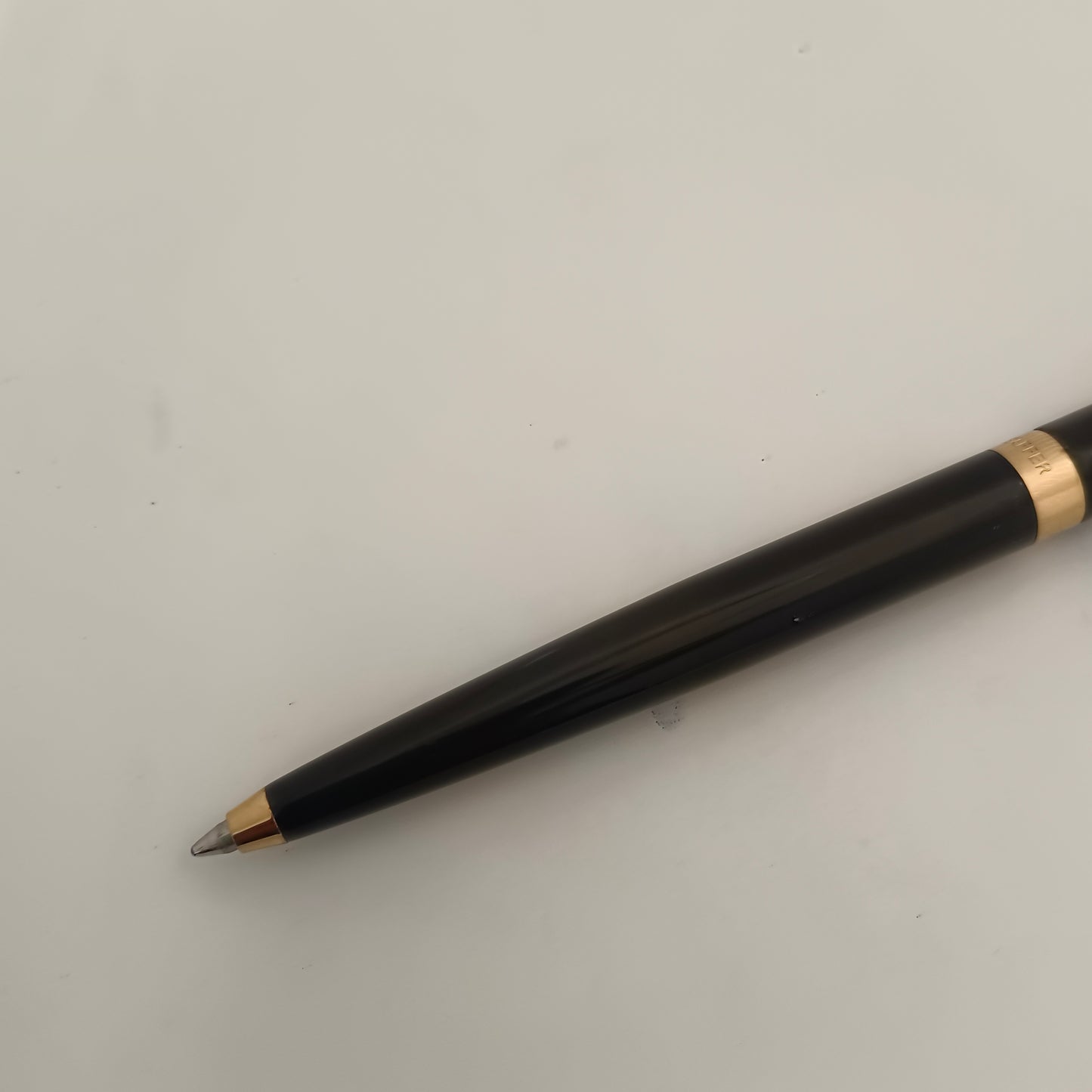 Sheaffer SAGARIS 9471 Gloss Black Ballpoint Pen With Gold Tone trim