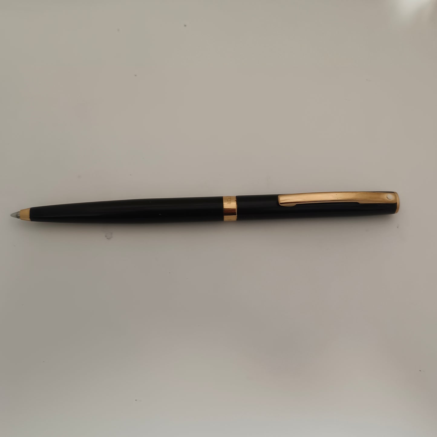 Sheaffer SAGARIS 9471 Gloss Black Ballpoint Pen With Gold Tone trim