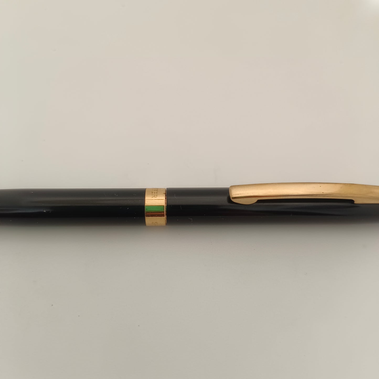 Sheaffer SAGARIS 9471 Gloss Black Ballpoint Pen With Gold Tone trim