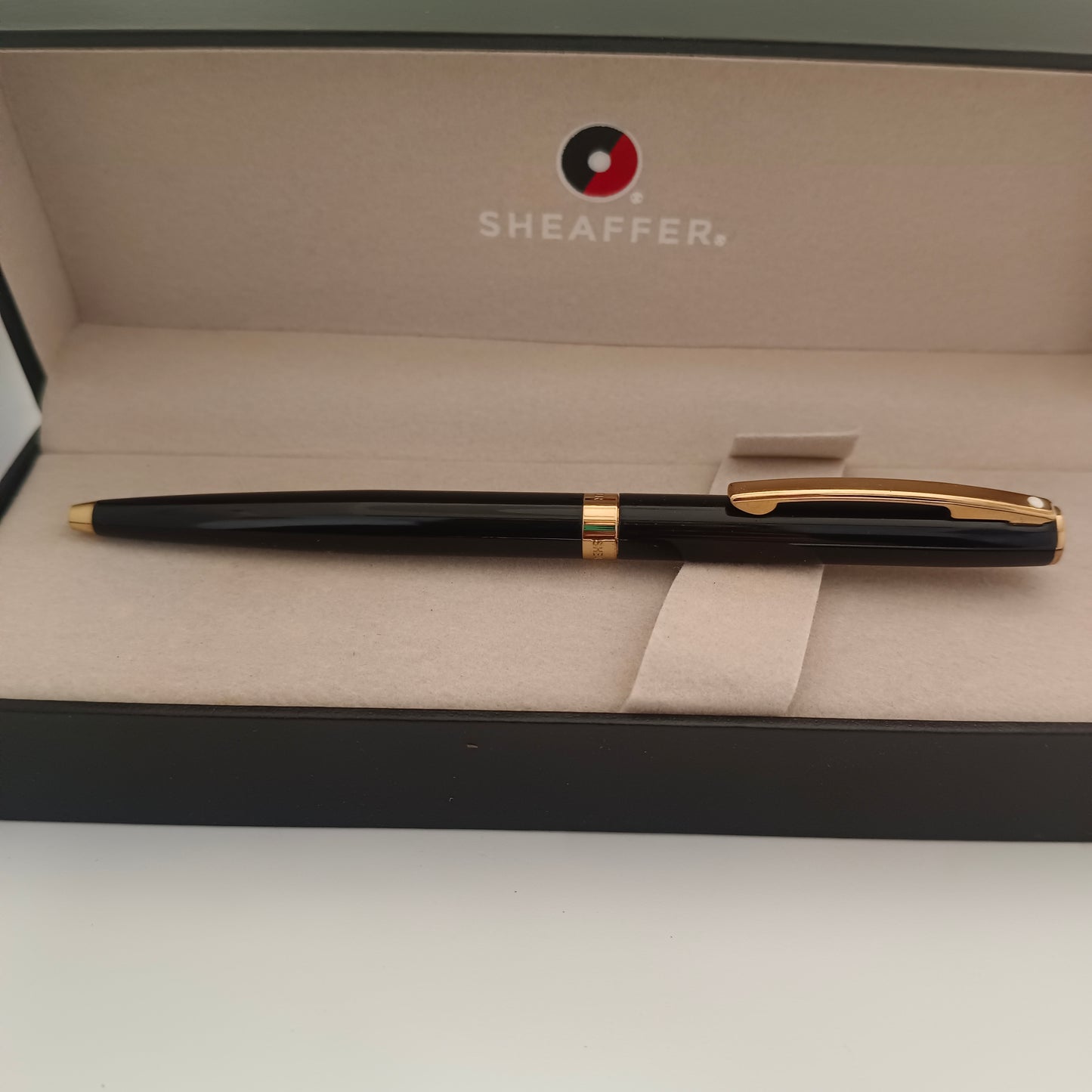 Sheaffer SAGARIS 9471 Gloss Black Ballpoint Pen With Gold Tone trim