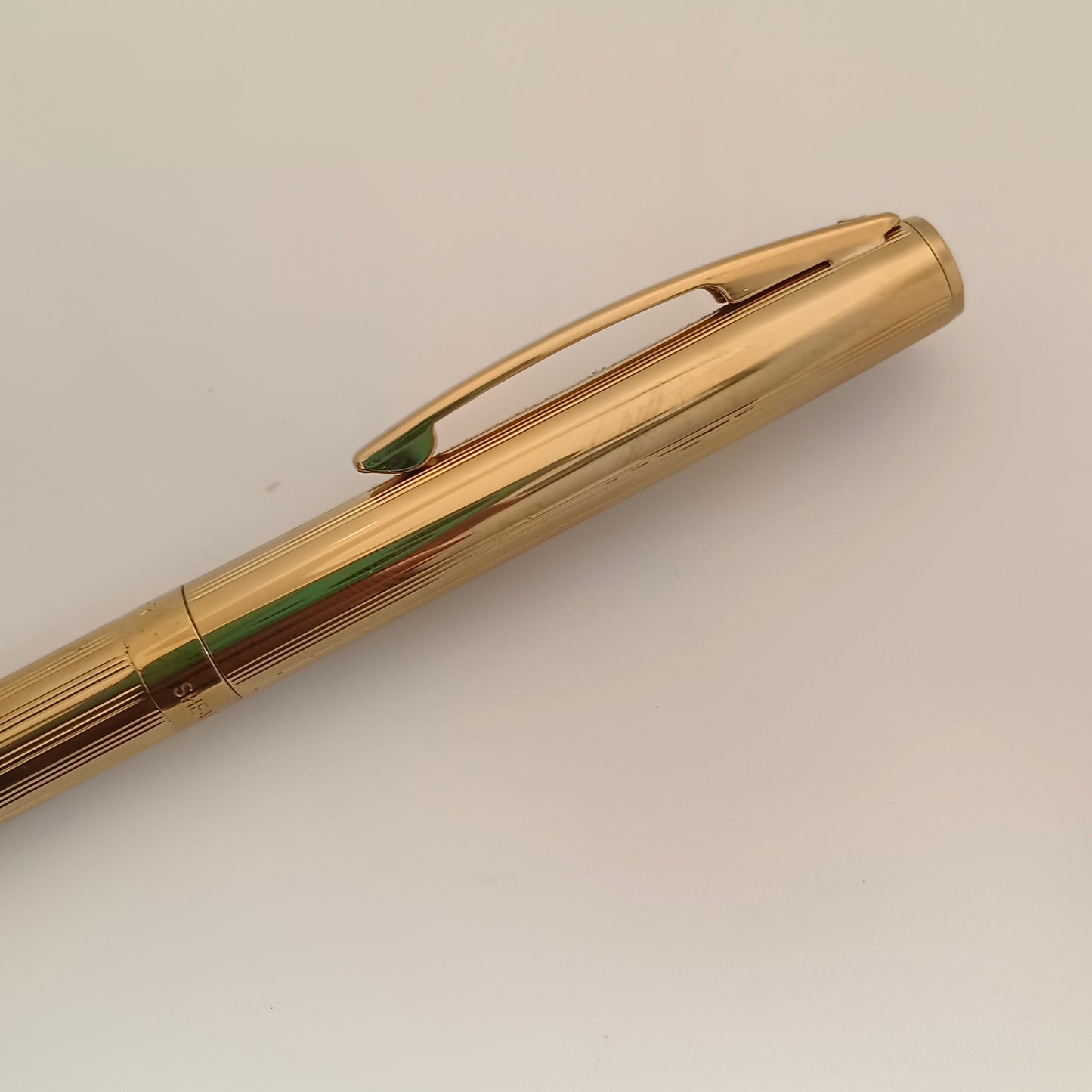 Sheaffer Sagaris 9474 Fluted Gold Ballpoint Pen